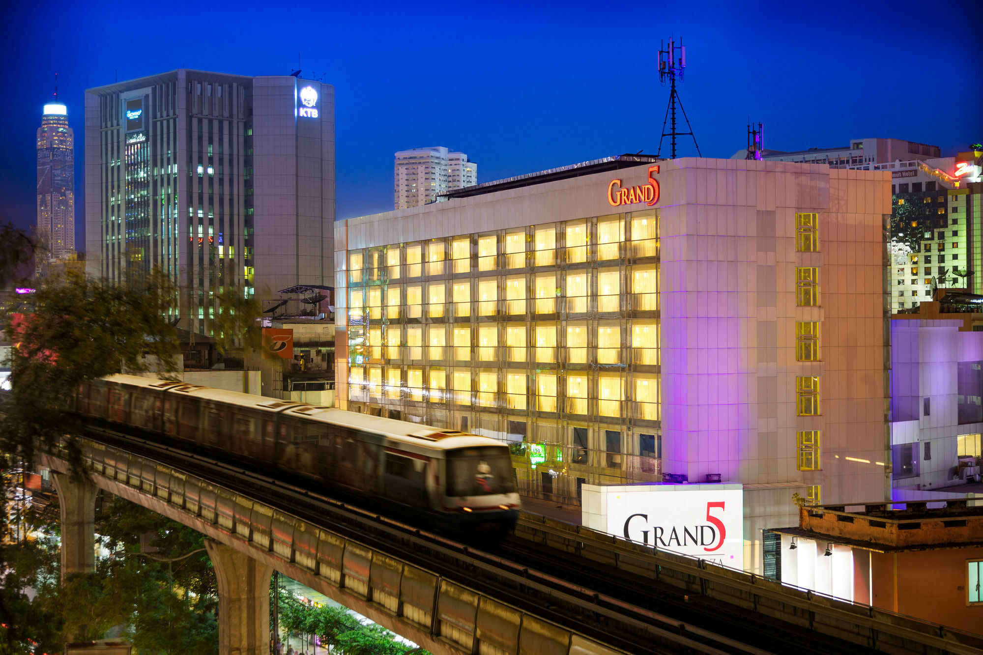 Grand 5 Hotel & Plaza Sukhumvit Bangkok Exterior photo