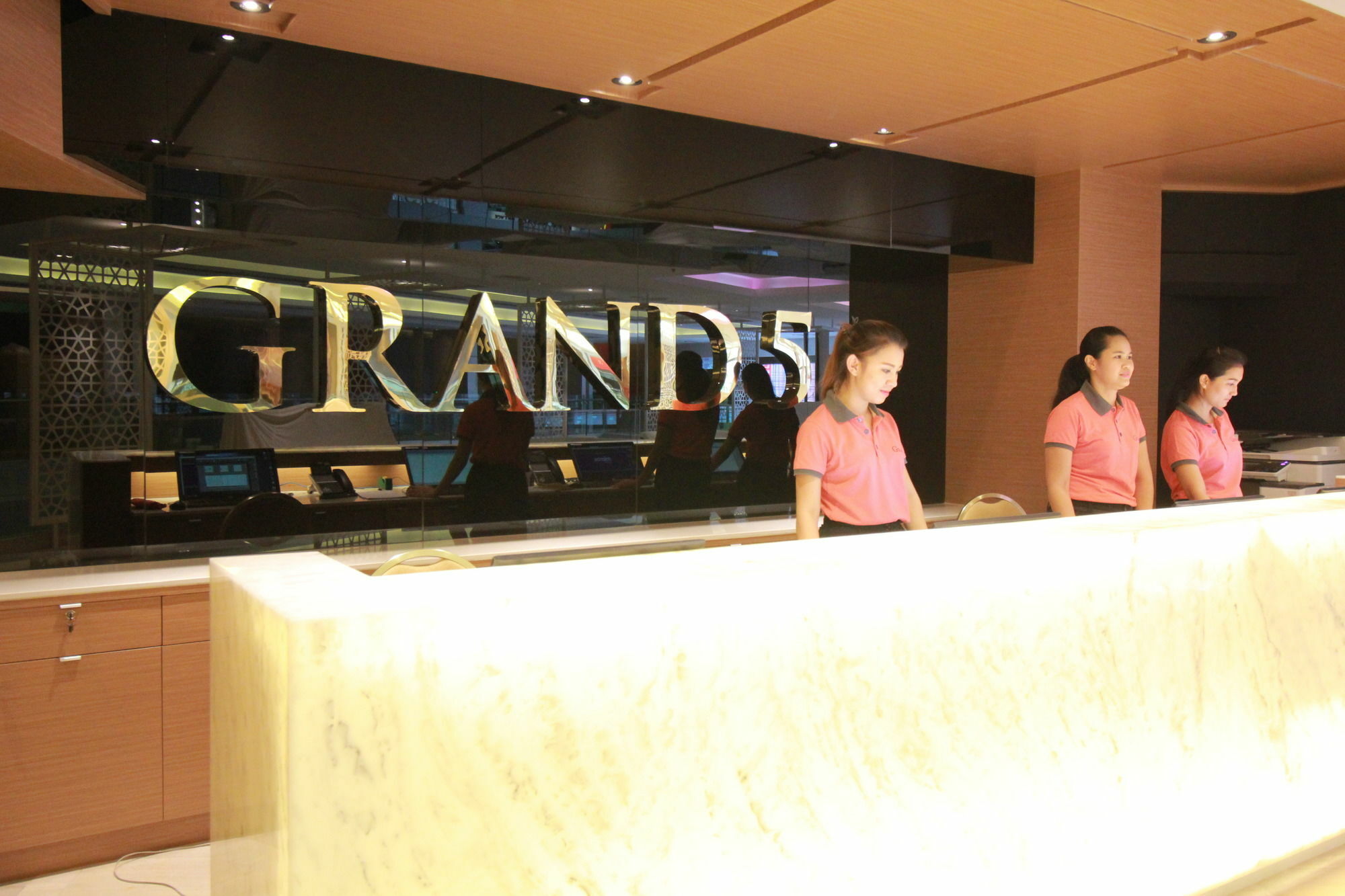 Grand 5 Hotel & Plaza Sukhumvit Bangkok Exterior photo